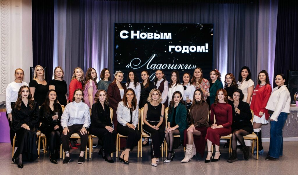 Ладошки поздравляют с Новым годом!